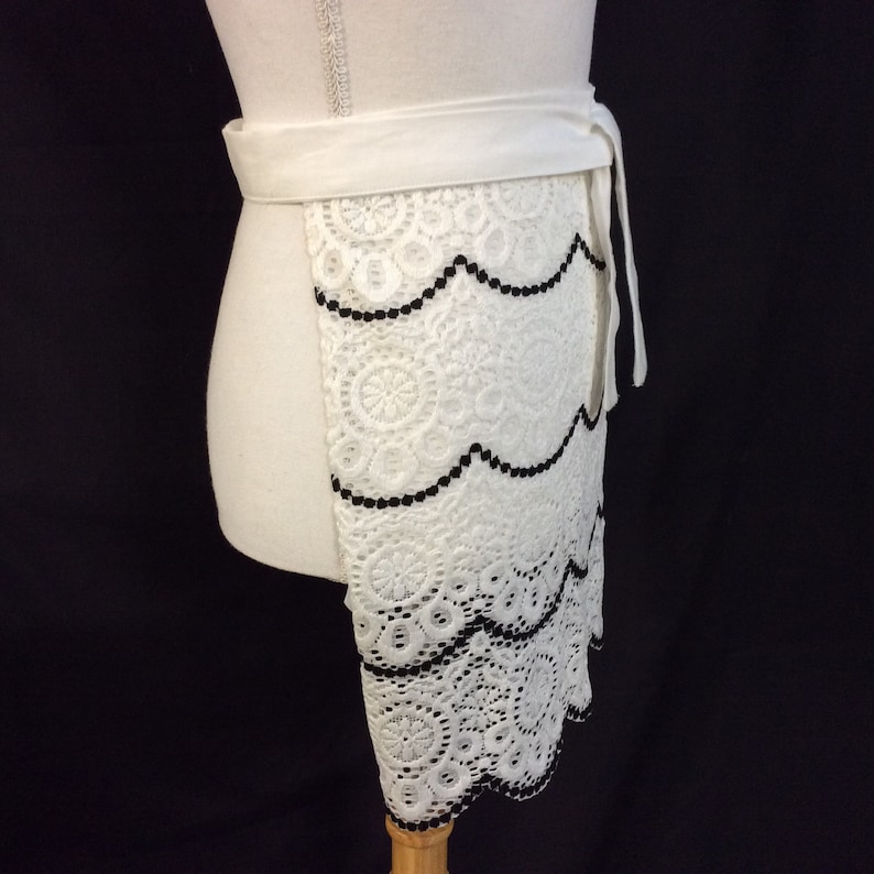 Ladies White lace apron Black on White Apron Wedding Etsy