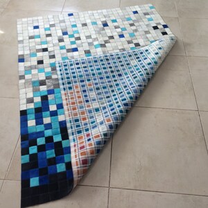 Matta i lapptäcke i kohud. BLÅ FADE!! Fantastisk design! 1,2 m x 1,8 m / 5 cm rutor bild 3