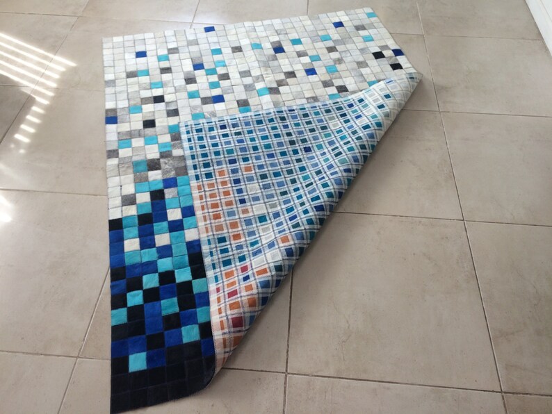 Matta i lapptäcke i kohud. BLÅ FADE!! Fantastisk design! 1,2 m x 1,8 m / 5 cm rutor bild 3
