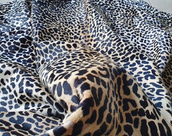 LARGE Cowhide Rug LEOPARD PRINT Unique Peau de léopard. Cow Skin