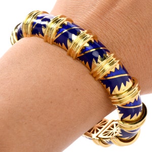 Vintage 1980&#39;s Chic Blue Enamel 18k Yellow Gold Bangle Bracelet