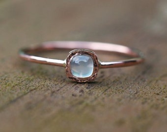 Bague calcédoine bleue en or rose 14 carats, bague faite main délicate