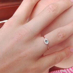 Anillo de compromiso de halo, anillo de diamantes y topacio azul, anillo de piedra preciosa azul, joyería de oro rosa, anillo de compromiso de topacio natural, anillo de oro hecho a mano imagen 4