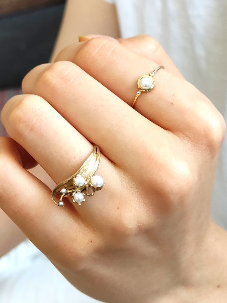 Handgemachter Maiglöckchen Perlenring aus 585er Gold mit Diamanten Einzigartiger, einzigartiger floral inspirierter Schmuck Perlen und Diamantring Bild 7