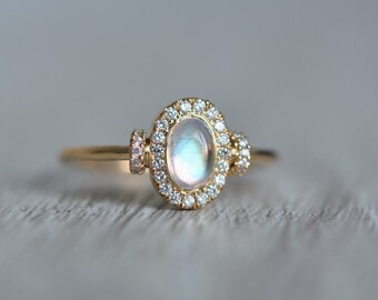 Anello di fidanzamento ovale in pietra di luna / Anello di fidanzamento artigianale 'Dream' con pietra di luna naturale e diamanti I Anello di fidanzamento Moonstone Halo