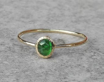 Bague en or avec pierre émeraude ovale - bague émeraude en or 14 carats - bague de fiançailles avec anneau fin - pierre naturelle émeraude - coeur émeraude-cadeau pour elle