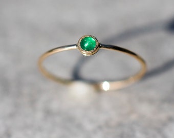 Dainty Emerald Ring Thin Band 14k Gold, Emerald Stacking Ring-  Minimalist Emerald Ring – Natural Cabochon Stone -Hidden Heart-  Handmade