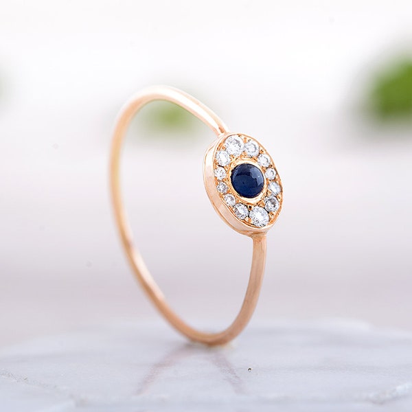 Petite bague de fiançailles Blue Sapphire Halo, délicate bague BlueSapphire et diamant, bague de fiançailles non traditionnelle et minimaliste, faite à la main