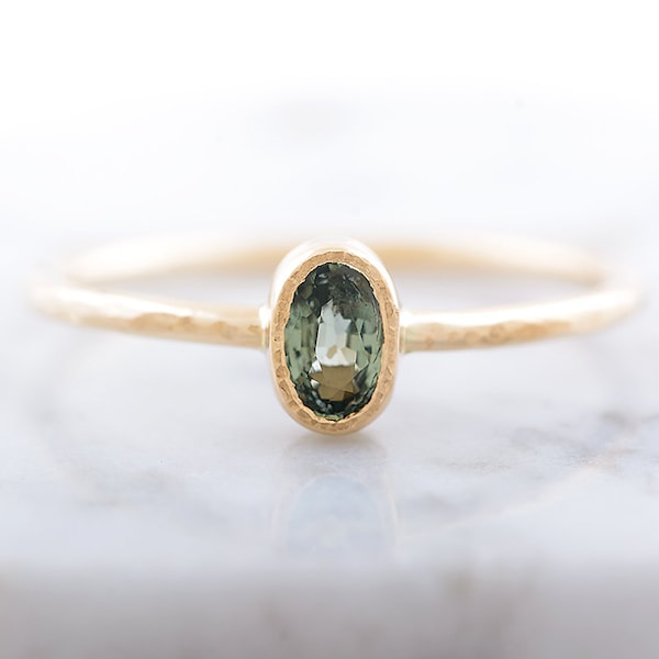 Grüner Saphir -Verlobungsring in 14 Karat Gold Einfache Verlobungsring, einzigartige Verlobungsring, Grün Edelstein -Ring