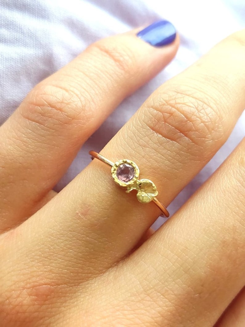 Embrace the Beauty of Nature with this Handmade 14K Gold Pink Sapphire Engagement Ring, Featuring Romantic Heart and Leaf Accents - A Truly Enchanting and Thoughtful Gif