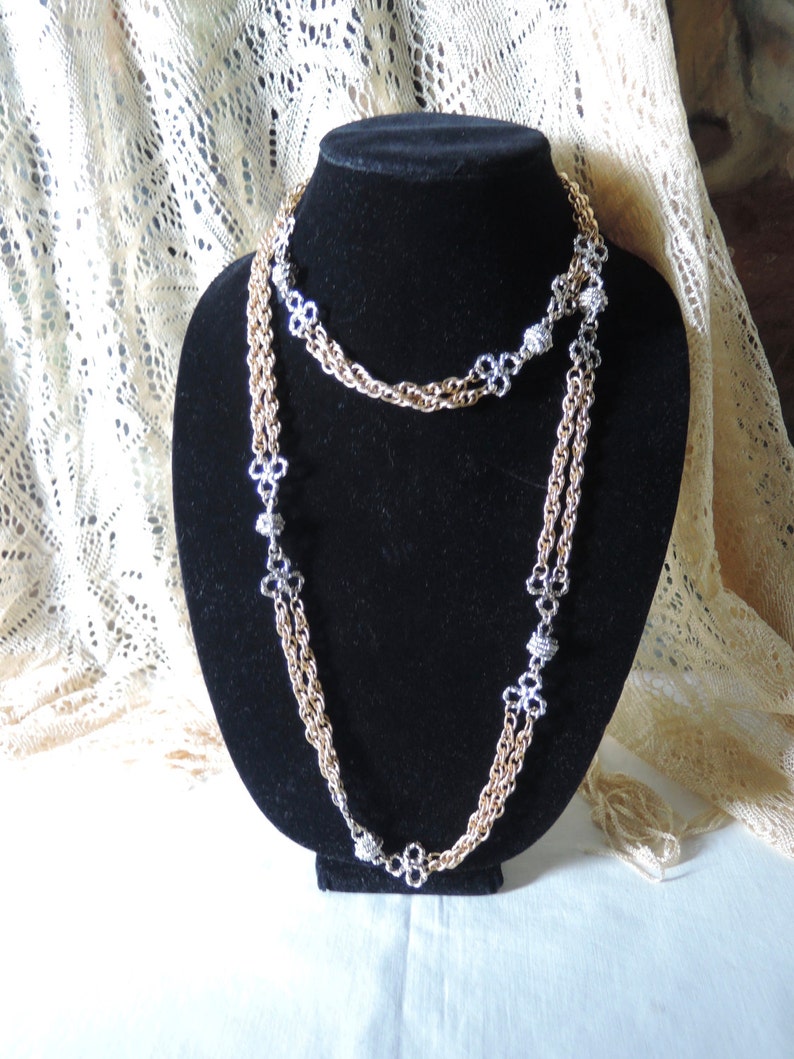 Chains Balls And Clover