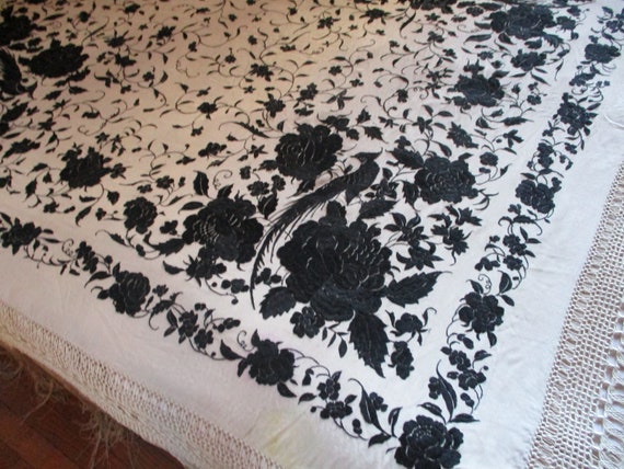 A Huge Embroidered Shawl - image 3