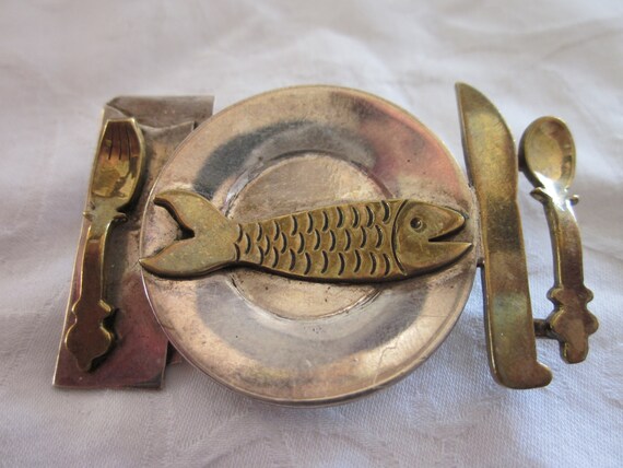 Fabulous Fish on a Platter Brooch - image 1