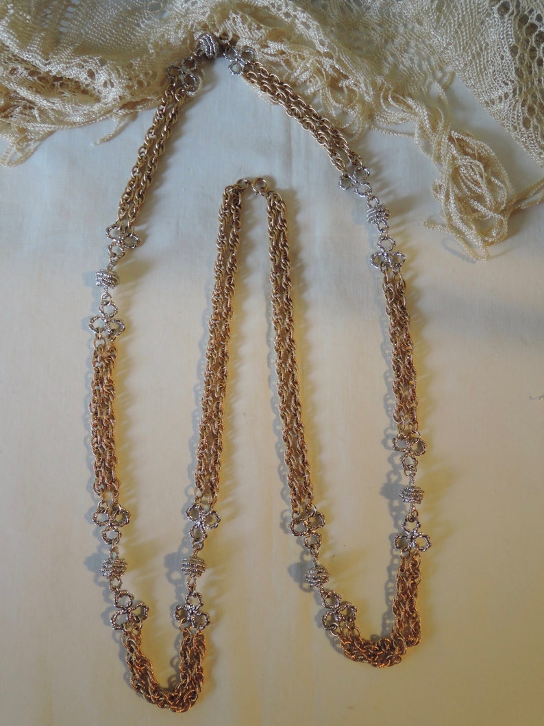 Chains Balls And Clover