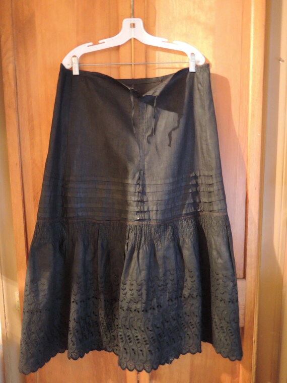 A GRACEFUL COTTON SKIRT - image 5