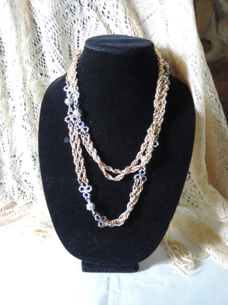 Chains Balls And Clover