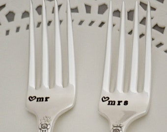 Long Cake  Forks - mr mrs -  Wedding Forks - Hand Stamped Vintage Fork - wedding table decoration.
