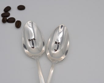 Wedding Cake Dessert Spoons - Mr and Mrs Teaspoons - Wedding Cake Decoration - Wedding Gift Idea - gift for her - gift for him