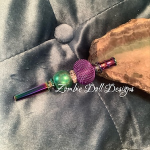Elegant, bejeweled shisha/cigarette holder! Posh...
