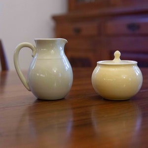 Martin Boyd Pottery milk jug and lidded sugar bowl set