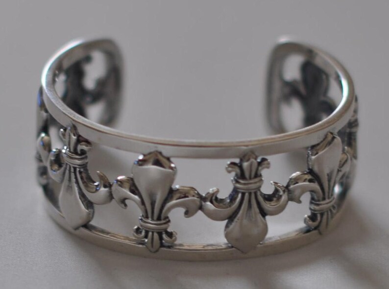 Carol Cassisa Cercle Fleur (Flower) Thin Brass Cuff