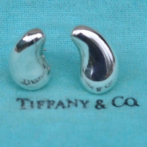 Elsa Peretti® Teardrop earrings in sterling silver.