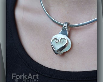 Ciondolo a forma di cuore con cabochon a fetta di madreperla