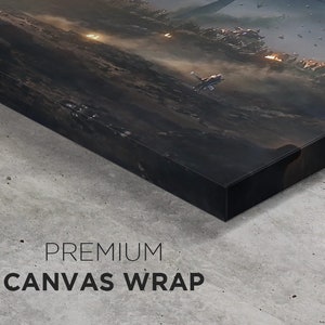 Puede incluir: Una impresi&oacute;n en lienzo oscura, arenosa y detallada de una ciudad futurista con una figura solitaria en primer plano. La ciudad est&aacute; llena de estructuras imponentes y una atm&oacute;sfera densa.