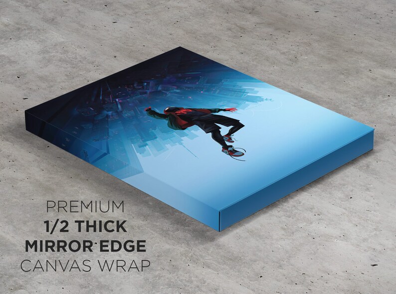 Op de afbeelding: Een canvas print van een persoon in een rood-zwart pak dat door de lucht valt met een skyline van de stad op de achtergrond. De print heeft een 1,27 cm dikke spiegelrand canvas wrap.