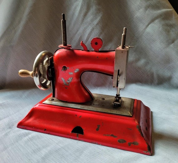 Vintage Casige Child's Hand Crank Red Sewing Machine British Zone