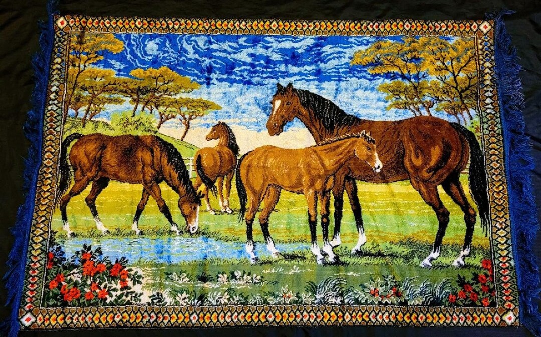 Tapestry Decor Tapestry Hangers for Walls Large Horse is Running Tapestry  Outdoor Scene Inspirational Tapestry Black Brown Blanket Fabric Art  Decorations 260x240CM: Tapestries