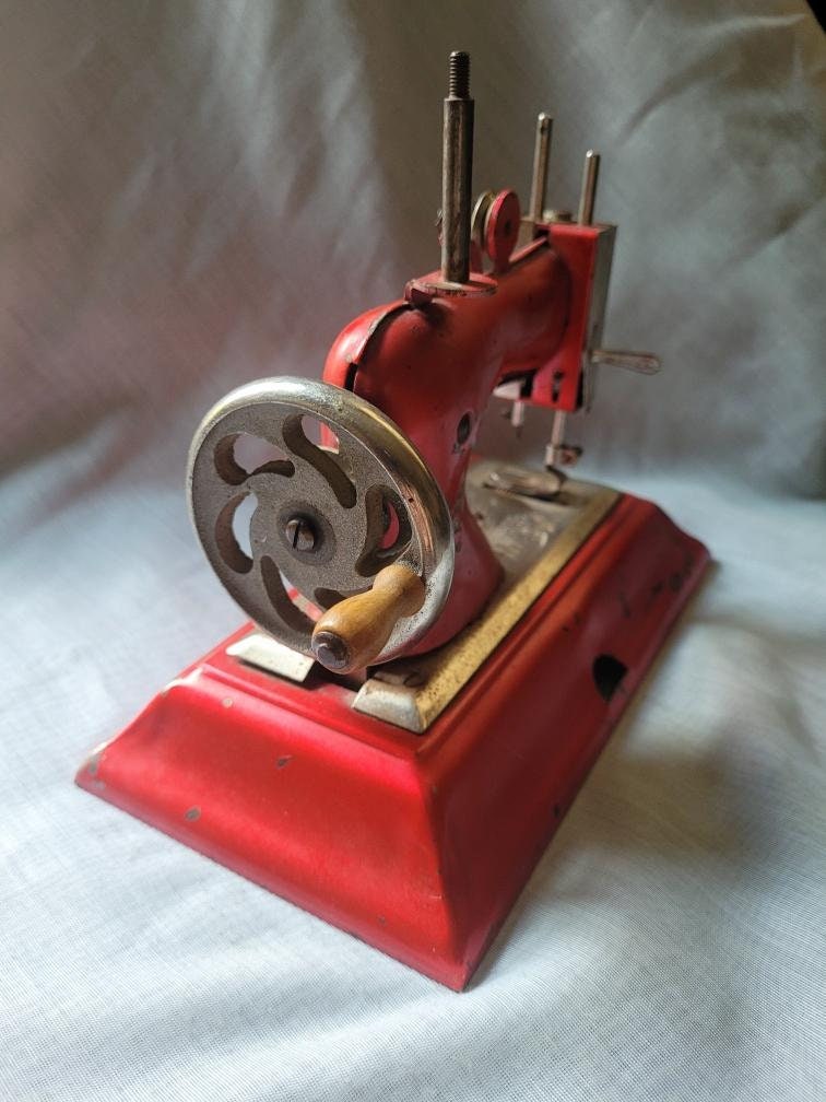 Vintage Casige Child's Hand Crank Red Sewing Machine British Zone