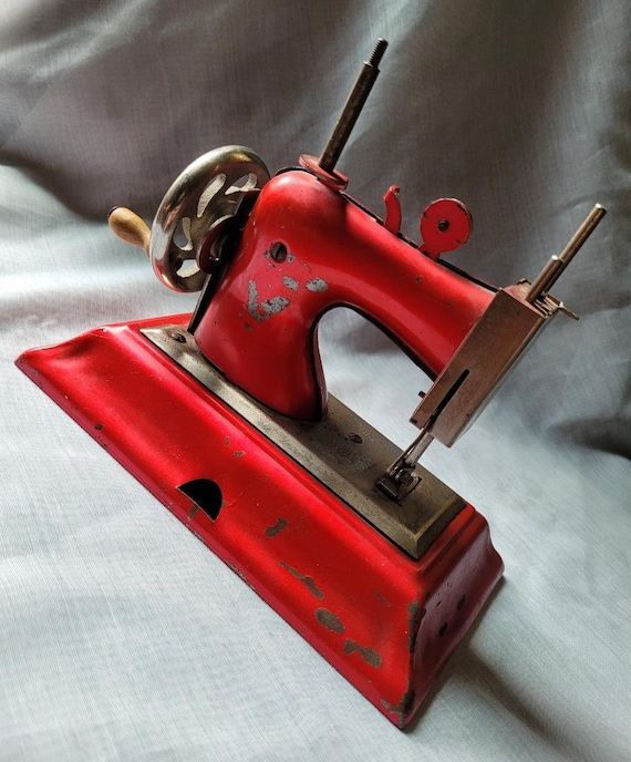 Vintage Casige Child's Hand Crank Red Sewing Machine British Zone