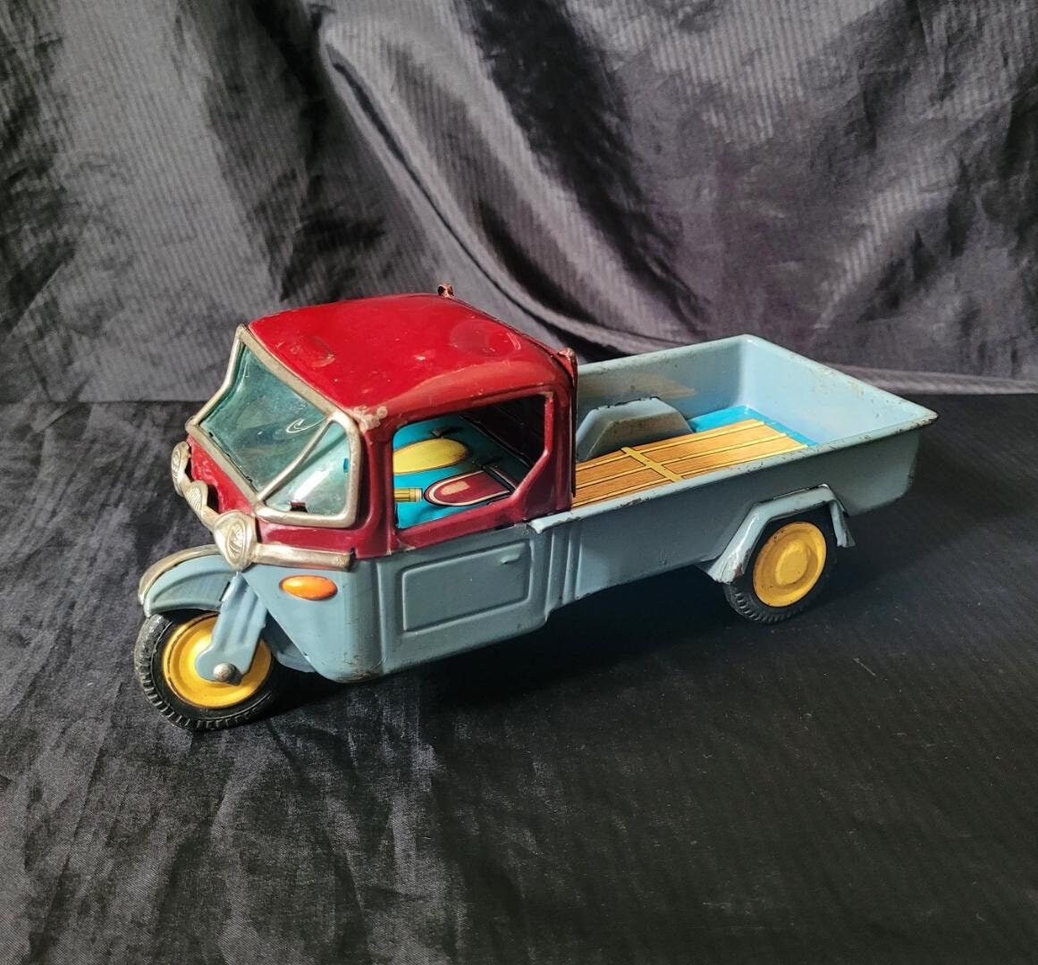 Bandai Mazda 3-wheel Motorcycle Delivery Truck Friction Toy Kids