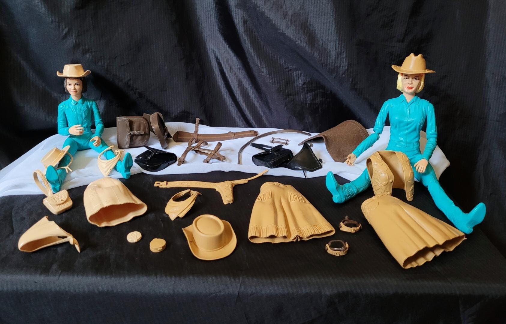 WEST. グッズ 1960s Marx Best of the West Jane & Janice Action Figures Huge Lot