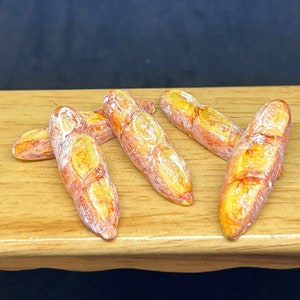 5Pcs.Miniature Bread,Miniature Bakery,Dolls house,Dolls House bakery,Dolls house bread,Miniature bakery,polymer clay bread,Miniature