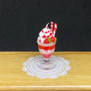 Miniature Strawberry Ice Cream, Miniature Sweet,Dollhouse Food,Miniature Ice,Ice cream,miniature fruit,Dollhouse Icecream,Strawberries
