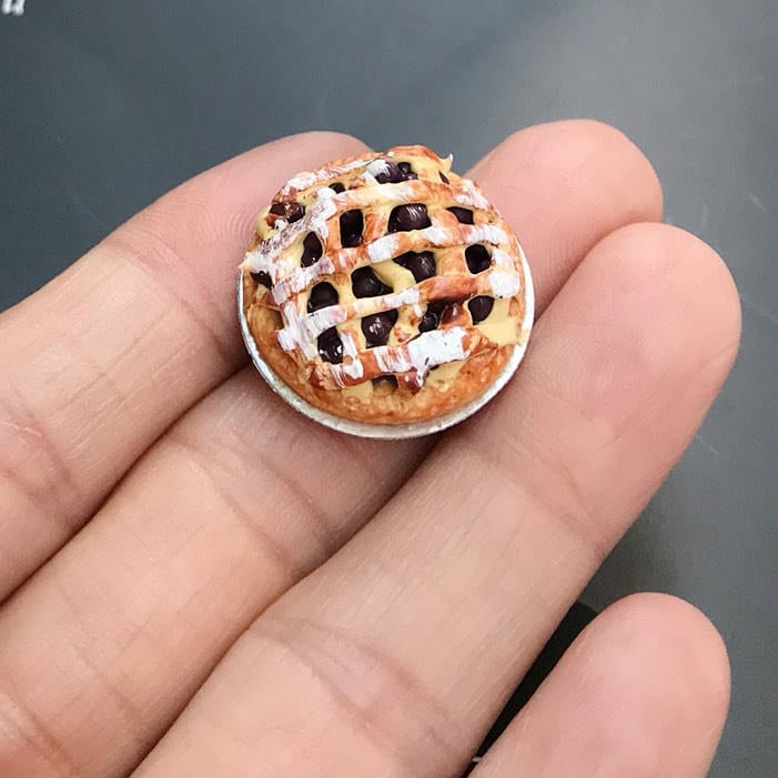 Dollhouse Miniature Whole Bake Blueberry Pie ~ CAR0877 