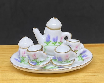 ミニチュアティーセット＆リボンカップケーキ（リブ）スケール1:12