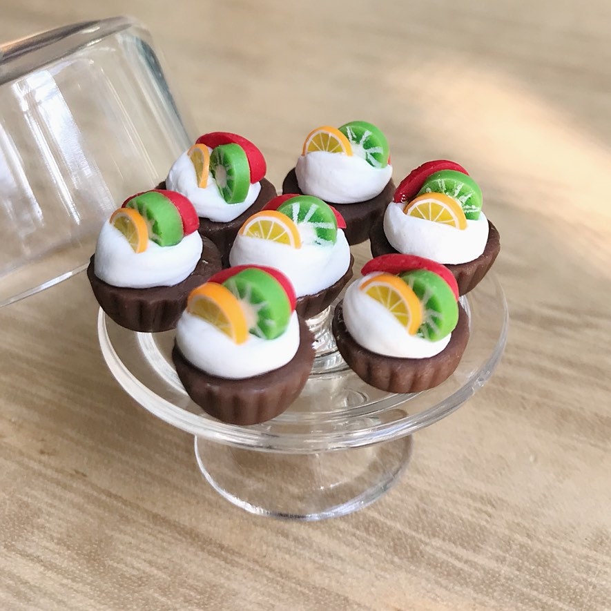 ミニチュアチョコレートフルーツケーキ10個、ミニチュアケーキ、ミニチュアベーカリー、ミニチュアスイーツ、ドールハウスケーキ、ミニチュアフルーツケーキ、ドールハウススイーツ