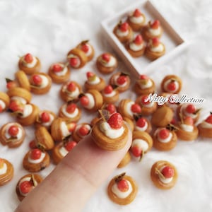 Miniatur Erdbeerbrot,Miniaturbäckerei,Puppenhaus und Miniatur,Miniatur Süßes,Miniatur Brot,Miniatur Essen,Puppen Haus Essen,Puppen