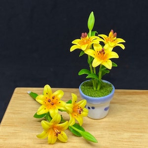 Miniature Flower,Miniature Lily,Dollhouse Flower,Miniature Garden,Dollhouse Lily,Flower Clay,Lily Flower,Mini Flower