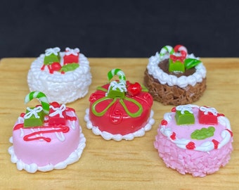 5pcs.Miniature Christmas Cake,Miniature Sweets,Miniature Bakery,Dollhouse Cake,Miniature Food,Dollhouse Bakery,Miniature Cake