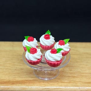 8 pcs.Miniature Red Rose Cupcake,Miniature cake,Miniature cupcakes,miniature sweet,miniature bakery,Dollhouse food,miniature cake