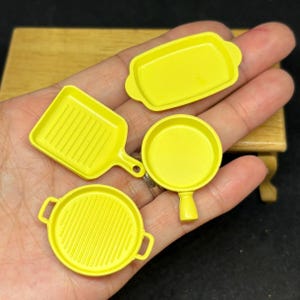 4 Pcs.Miniature Fry Pan Set,Miniature Kitchenware,Dollhouse Accessories,Dollhouse Pan,Miniature Fried Pan,Mini Frying Pan