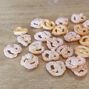 Miniature Sugar Pretzel,Miniature Bakery,Miniature Sweet,Dollhouse bakery, Miniature Pretzel,Miniature food,Dollhouse food,Cabo