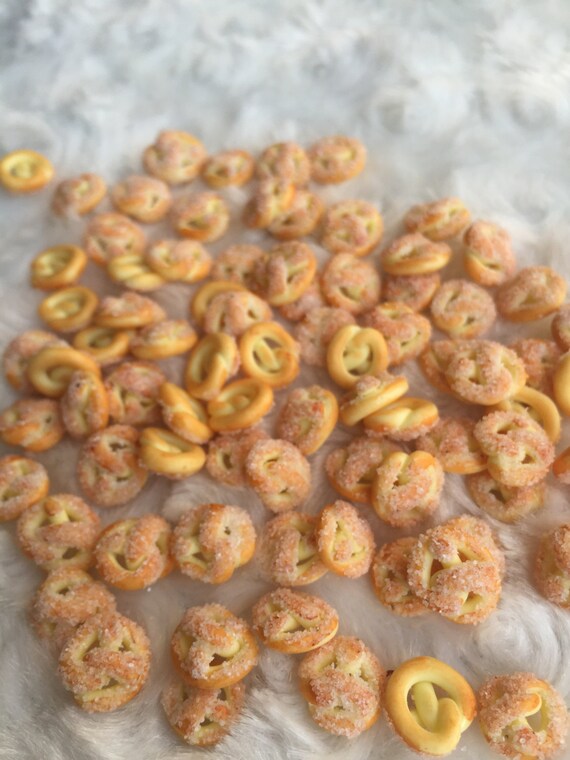 20 Loose Pretzel Sugar Top Mini Bakery Dollhouse Miniatures Food Bakery Deco