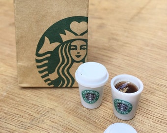 ミニチュア スターバックス ペーパーバッグとホット スターバックス コーヒー 2 個、ミニチュア コーヒー カップ スターバックス、ミニチュア コーヒー、ドールハウス スターバックス、コーヒー