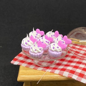 8 Stück Miniatur Cupcakes, Miniatur Kuchen, Miniaturbäckerei, Miniatur Kuchen, Puppenhaus Torte