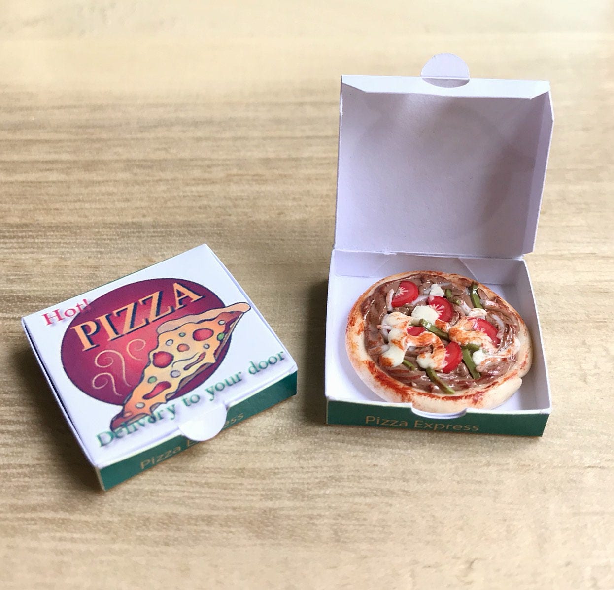 Dolls House miniatura pizza in una scatola 